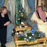 Ella no se cubre la cabeza. Merkel es así.
