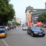 La céntrica avenida Donghuamen, donde se ubicaba el mercado de los bichos.