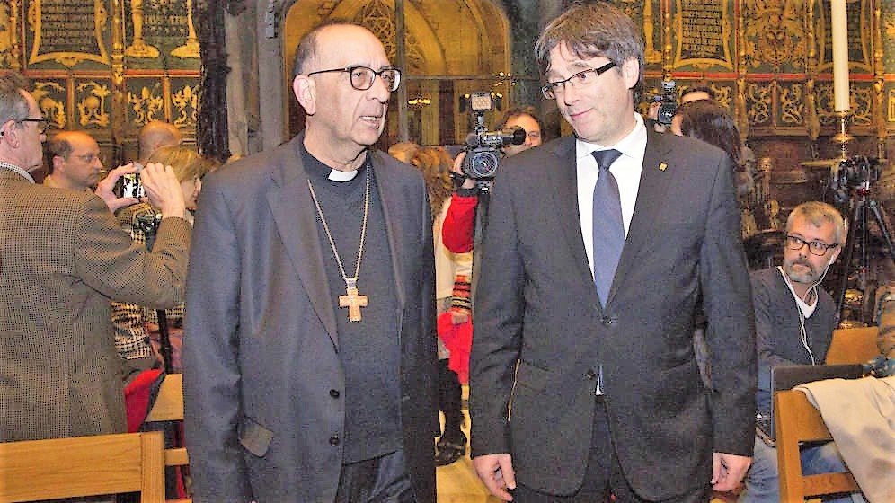El arzobispo de Barcelona, un moderado que calla, con Puigdemont. EFE