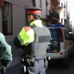 Un guardia civil y un mosso, en una calle catalana. AUG