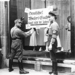 Los nazis señalan los establecimientos judios.