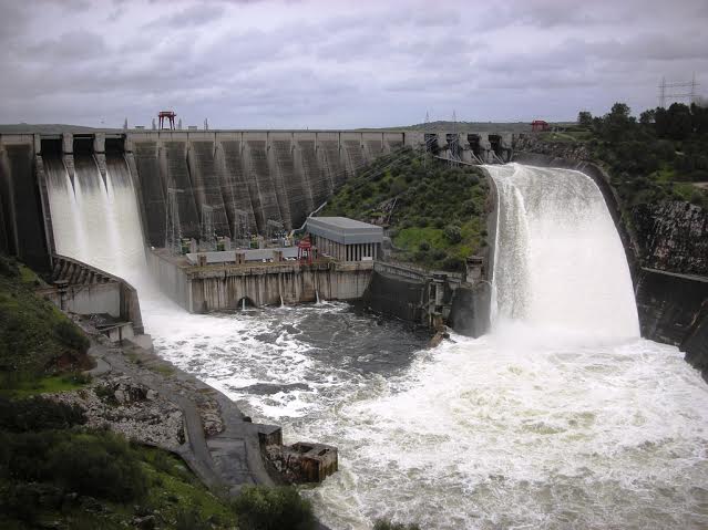 Central hidroeléctrica de Alcántara. Grandes obras que benefician a otras regiones.