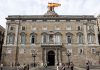 La bandera de España ondeando normalmente en la Generalitat junto a la senyera es todo un símbolo de la nueva y esperanzadora situación. WIKIPEDIA