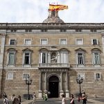 La bandera de España ondeando normalmente en la Generalitat junto a la senyera es todo un símbolo de la nueva y esperanzadora situación. WIKIPEDIA