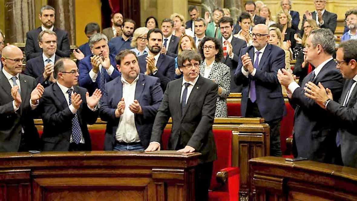 Mientras aplauden sus delirios, Cataluña se arruina. RTVE