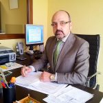 En el despacho de abogados que dirige.