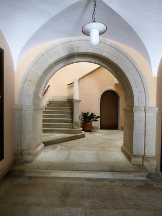 La bella entrada palaciega de la casa de Elisa, en el casco antiguo cacereño. PROPRONEWS