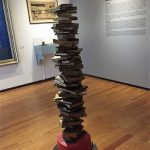 La columna de los libros.