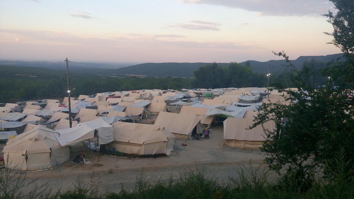 Campo de refugiados de Petra (Grecia) al atardecer. P. SIERRA