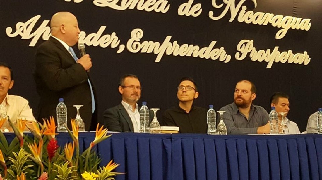 Presentación del nuevo programa educativo de Nicaragua. Juan Carlos Casco es el tercero por la izquierda.