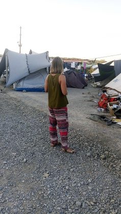 Patricia Sierra en el campo de refugiados de Petra, Monte Olimpo (Grecia).