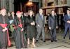 ENDESA: velas a Dios y desprecio al cliente Borja Prado, presidente de ENDESA, con los reyes eméritos, en la inauguración de la nueva iluminación de la iglesia romana.