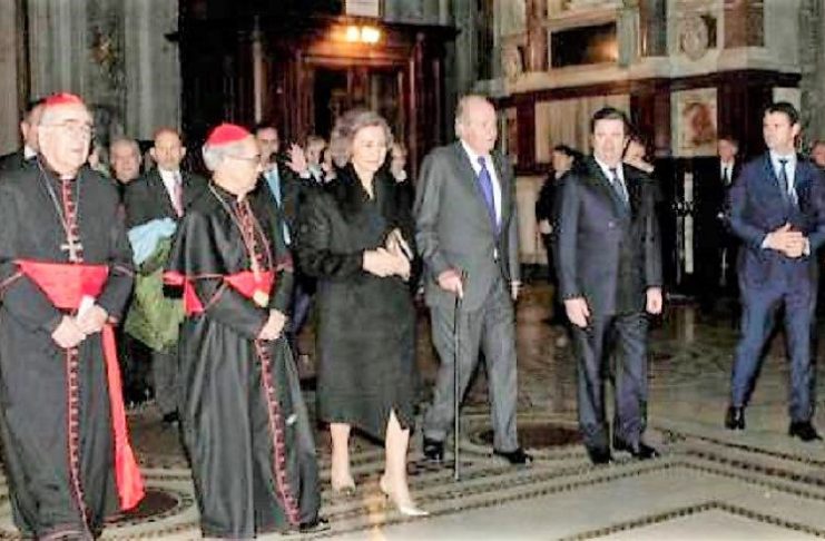 Borja Prado, presidente de ENDESA, con los reyes eméritos, en la inauguración de la nueva iluminación de la iglesia romana.
