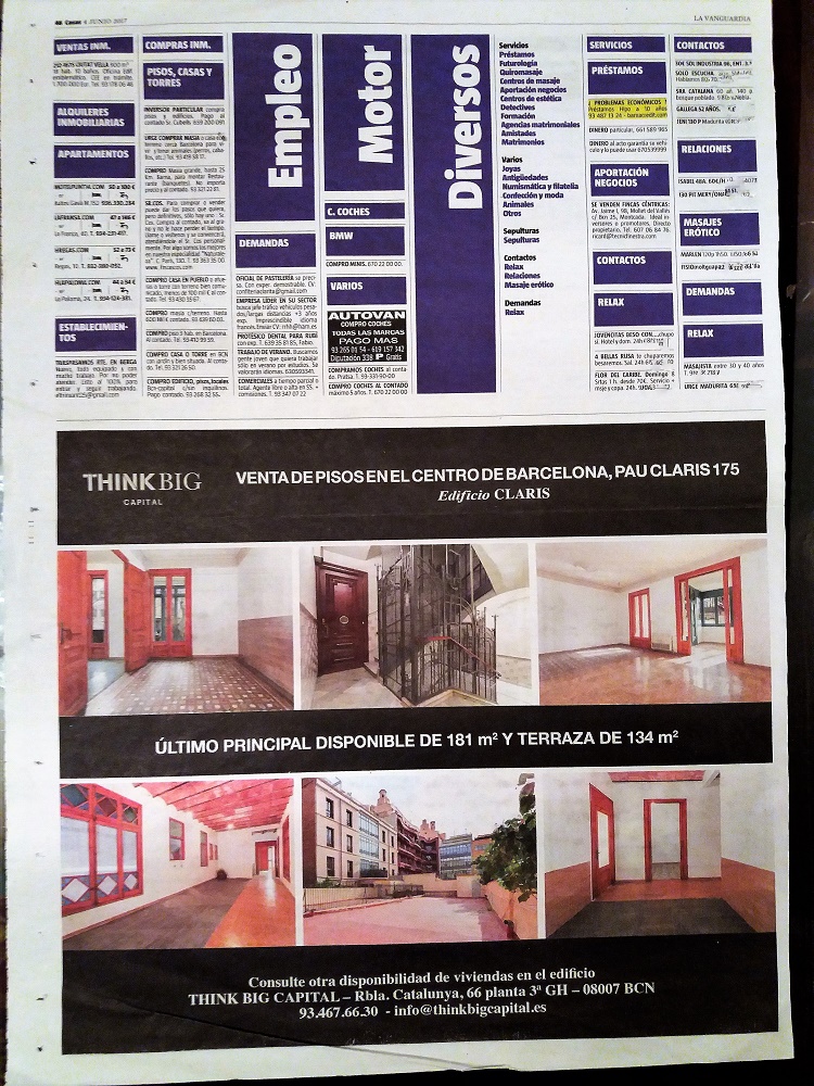 Página de un día cualquiera de La Vanguardia con anuncios de prostitución.