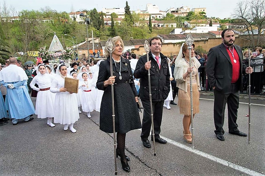 Fernández Vara presidiendo una procesión en Extremadura.