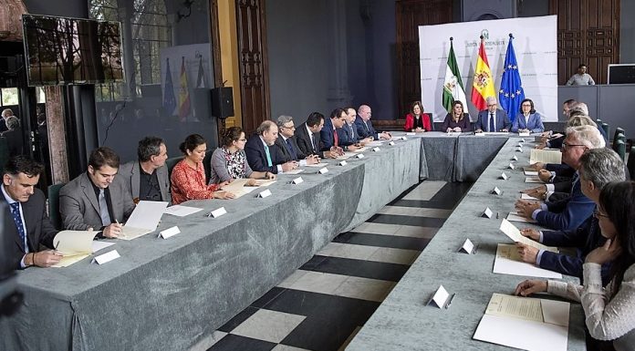 Firma del acuerdo entre la Junta de Andalucía y medios andaluces para eliminar la publicidad de prostitución. JUNTA DE ANDALUCÍA