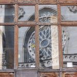Reflejos de la fachada de la catedral de Bilbao. La Iglesia vasca ignoró muchas veces a las víctimas de ETA. PROPRONews
