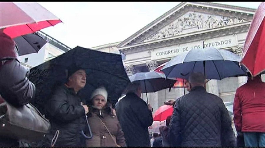 Al regreso de una manifestación de jubilados, cada manifestante es él, pero también es el otro. RTVE