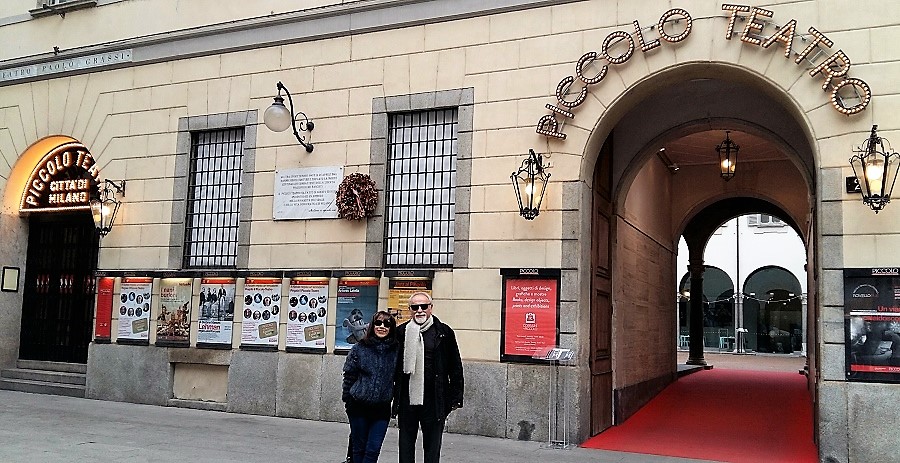 En el El famoso Piccolo Teatro de Milán, con Lydia, su mujer.