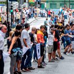 Cadena humana uniendo las tres capitales vascas por el derecho a decidir, pero los independentistas son una clara minoría. RTVE