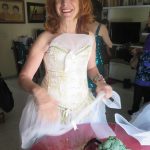 LA MUJER QUE SE CASÓ CONSIGO MISMA.