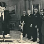 En la toma de posesión de Felipe González también estuvieron presentes los símbolos religiosos. RTVE