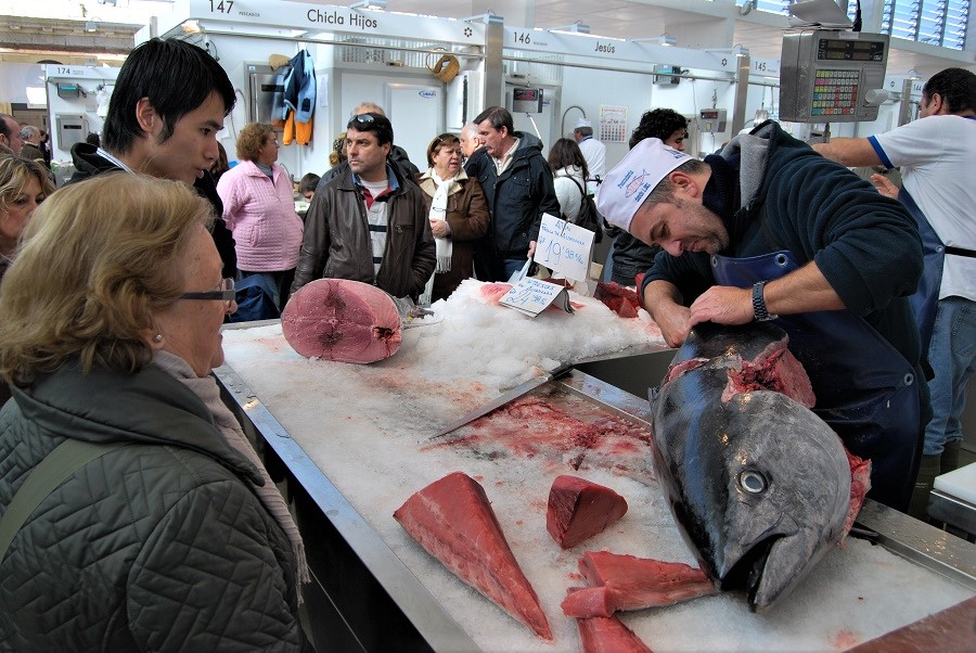 Ronqueo habitual en el Mercado de Cádiz, todo un espectáculo. PROPRONews