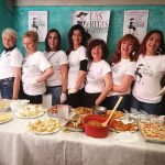 Las Ritas con sus riquísimos pinchos solidarios.
