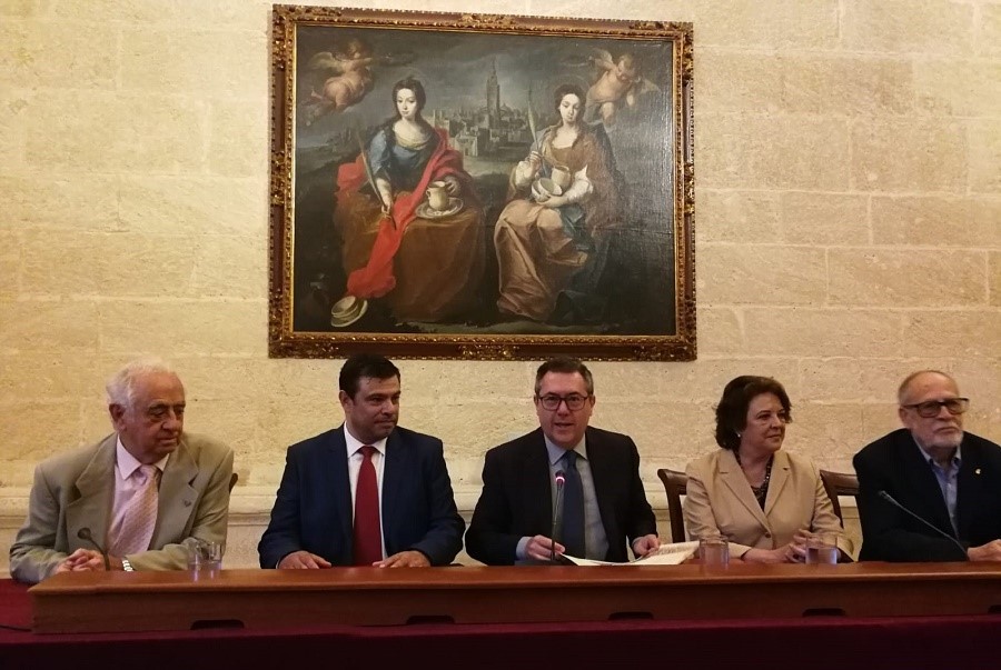 Acto de hermanamiento de Guadalupe y Sevilla, con Gonzalo Martín, el alcalde hispalense, el extremeño y el vicepresidente de la Casa de Extremadura.