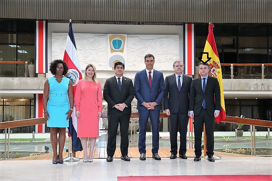 Iván Redondo, repitiendo postureo otra vez con las máximas autoridades de Costa Rica y el presidente español.
