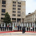En Colombia, en un lugar preferente de la alfombra roja, en la recepción del presidente de la República.