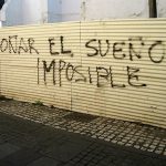 La solución tal vez la dé esta pintada de una calle cualquiera de Extremadura. PROPRONews