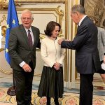 Imposición de la Medalla Pushkin a la coleccionista española por el ministro ruso de Exteriores.