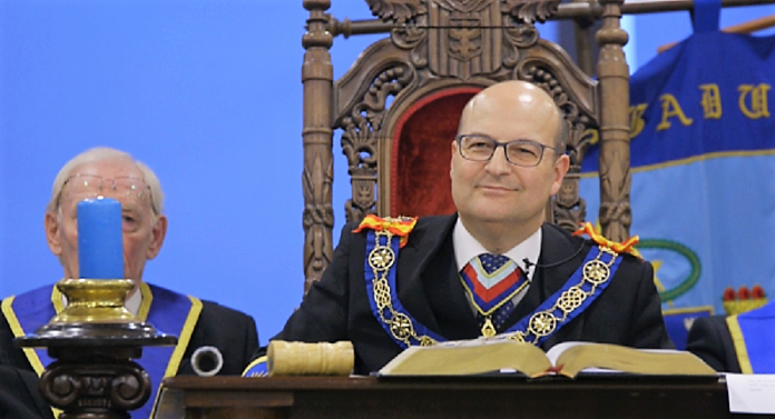 El nuevo líder de la masonería mundial, en su reelección como Gran Maestro de la Gran Logia de España. GLE