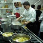 La cocina, el estómago extracorpóreo. En la imagen, fogones del restaurante Boga-Boga, de San Vicente de la Barquera. J.M. PAGADOR