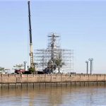 Nuevo emplazamiento del monumento bonaerense a Colón. El navegante ha sido desterrado por la incultura y el prejuicio. GOBIERNO DE B.A.