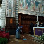 Consagración de novicios y novicias en Orvieto; ellos, a mandar, ellas, a fregar. MARCE SOLÍS