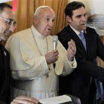 Iré a España cuando haya paz, ha dicho, y se ha quedado tan pancho. RTVE