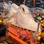 Buda reclinado en un templo de Shanghai. J.M. PAGADOR