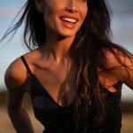 Y ella, feliz como una perdiz.