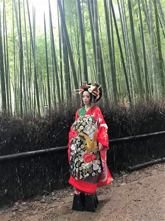 Geisha entre bambúes.