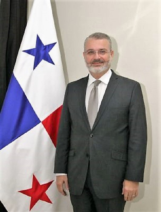 Milton Cohen-Henríquez, en la foto oficial de la Embajada de Panamá en Madrid.