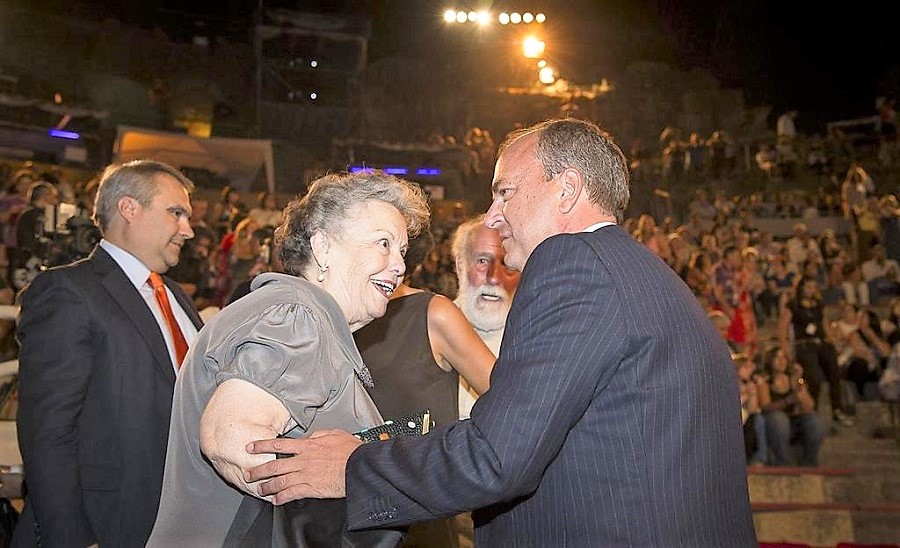 Monago con la actriz María Galiana en una gala Ceres. Jolgorio y propaganda personal a costa de los extremeños. JUNTAEX