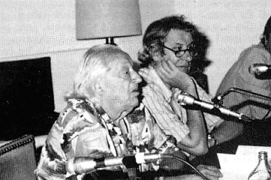José Monleón y Rafael Alberti en Mérida, en 1986.