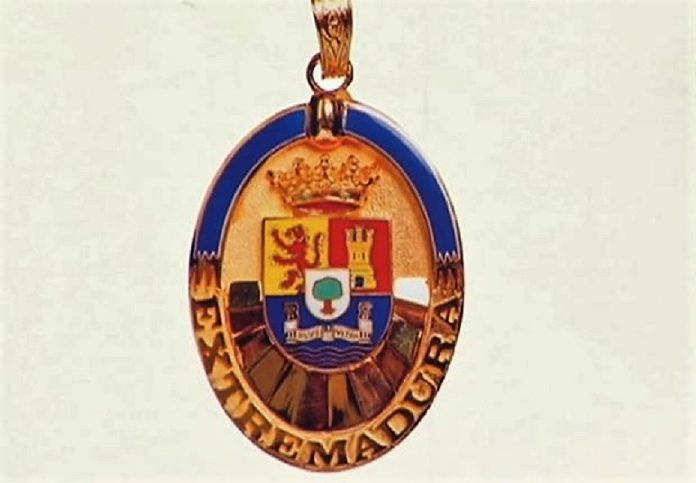 ¿De qué cuello colgará Vara la Medalla concedida al Festival, es decir, a la Junta de Extremadura, la organizadora?
