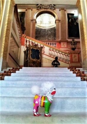 La Dogquesa, en la escalinata de palacio.