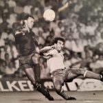 Juanma Generelo, disputando un balón en un encuentro de primera división con el Cádiz en el Camp Nou.