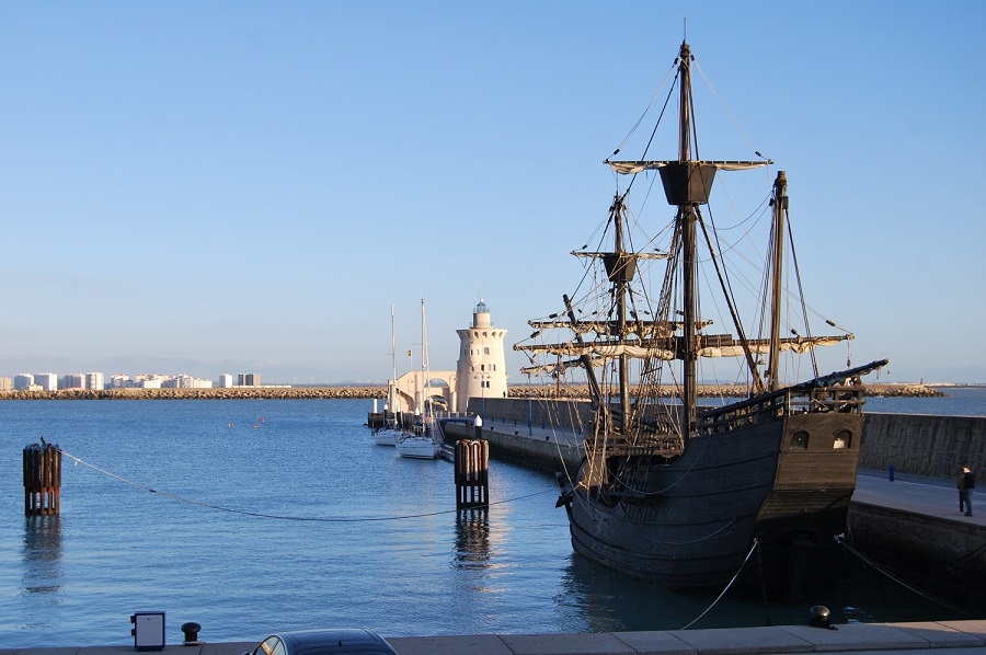 Recreación de la nao Victoria, la única que regresó, atracada en Puerto Sherry. J.M. PAGADOR