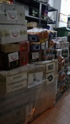 Parte de la ayuda humanitaria donada por Cáceres que ha llevado Patricia a Malakasa.