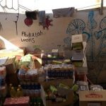 El precario almacén donde se recoge la ayuda.